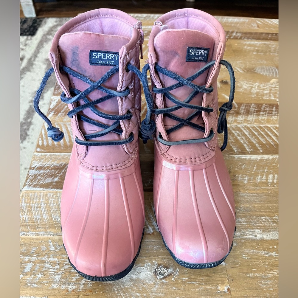 Sperry Mauve duck Boots size 3